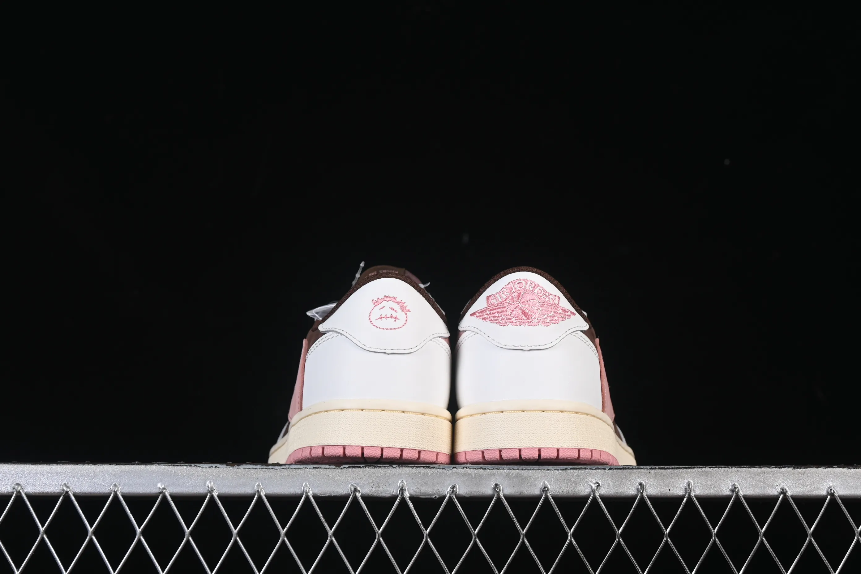 All categories Air Jordan Jordan series basketball shoes Air Jordan 1 Low foreign trade version Travis Scott x Air Jordan 1 Low OG AJ1 Joe 1 pink undercut low top DZ4137-206